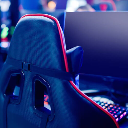 いつかこんな立派なゲーミングチェアを買うのが夢