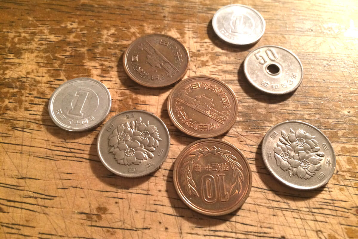 配線地獄からの脱出！「見せない」ケーブル整理術