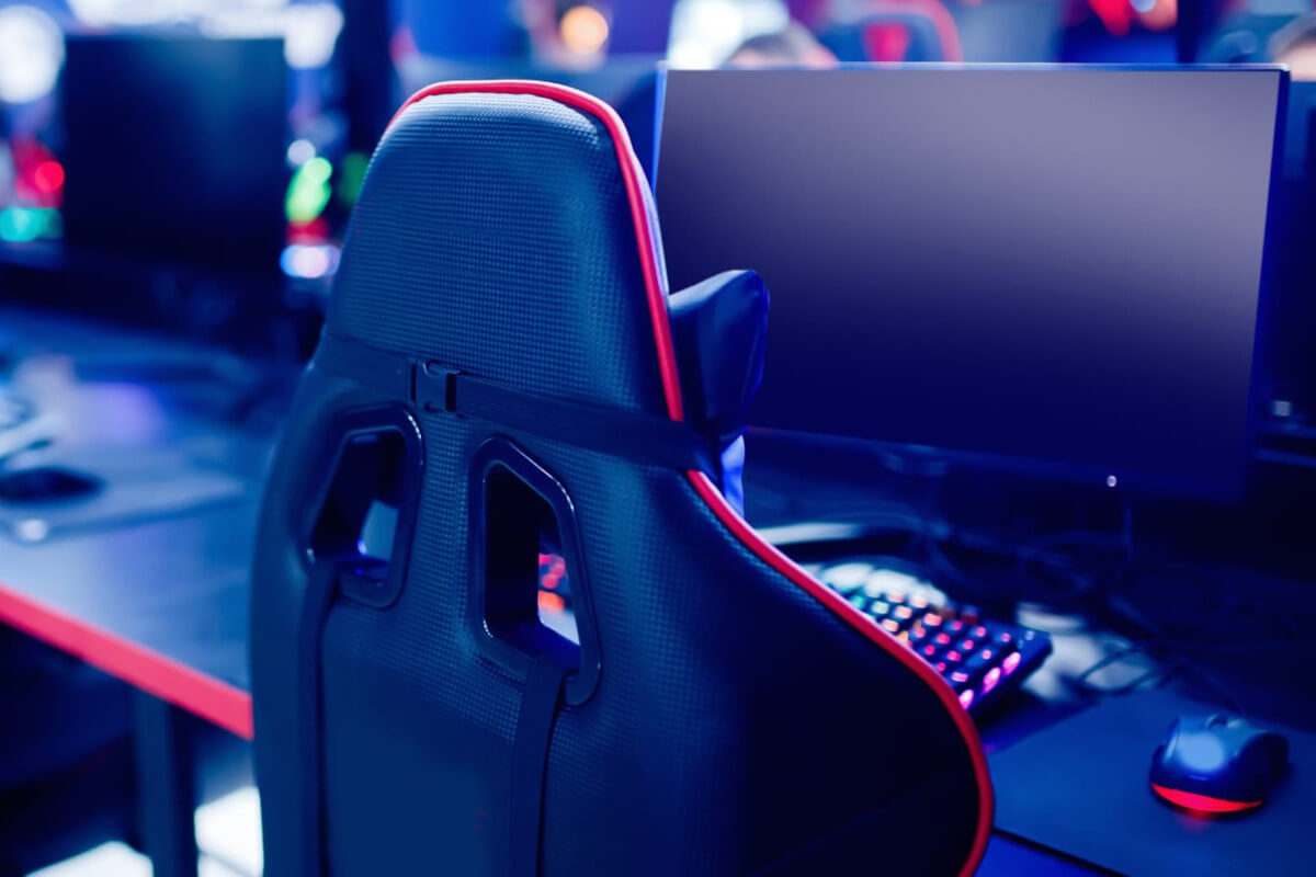 長時間FPSでも腰が死なない。椅子の高さ＆モニター距離の黄金比