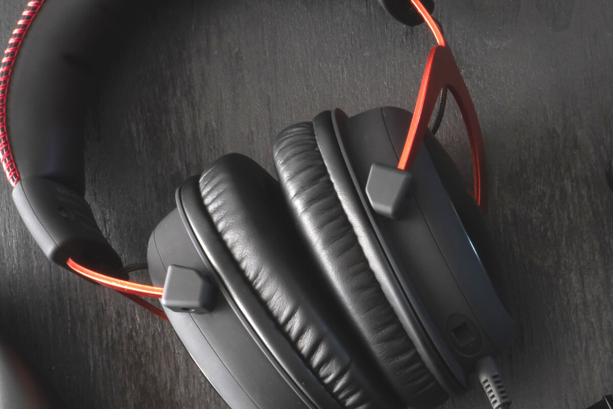 ゲーミングヘッドセット vs マイクアーム導入論